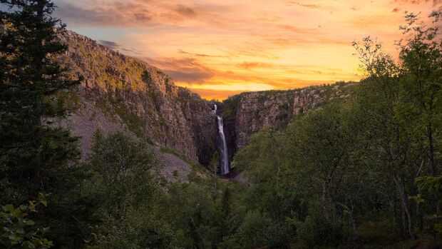 Sweden's highest waterfall "NjupeskÃ¤r" is 93 metres high with a free fall of 70 metres.The waterfall is located in FulufjÃ¤llet national park.