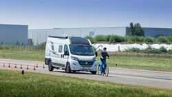 Symbolbild, Wohnmobil, Fahrrad, Bremstest