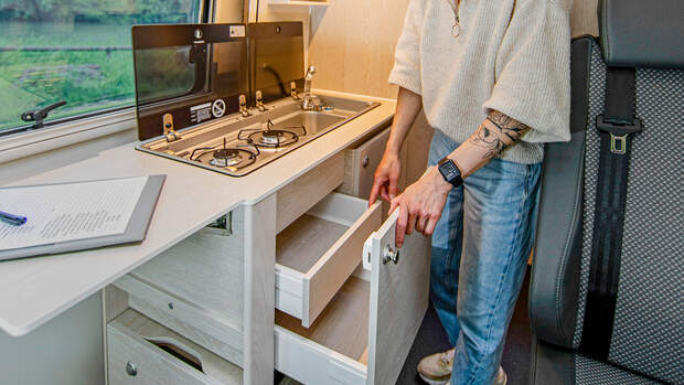 campingbus-tourne-mobil-6-4-2023-im-test-promobil