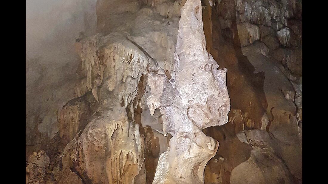 Tropfsteine in der Pellumbas-Höhle nahe Tirana.
