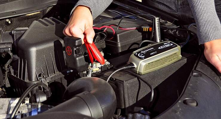 Unter acht Batterieladegeräten unter 100 Euro ist im umfassenden GTÜ-Test der Sieger CTEK MXS 5.0 hervorgegangen