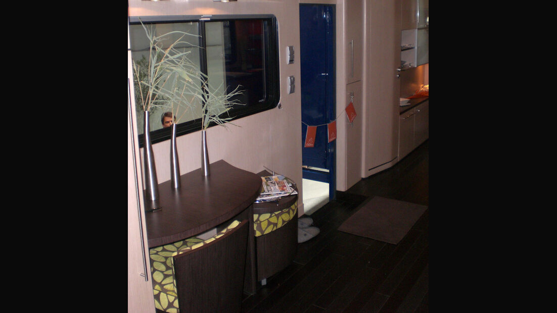 Vans Chardron Scania Luxux-Wohnmobil Reisemobile Caravan Salon 2009 promobil