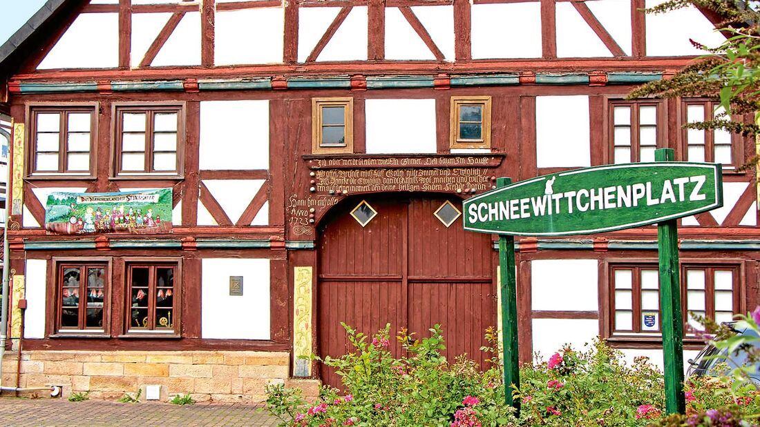 Weberei-Museum am Schneewittchenplatz in Gieselwerder