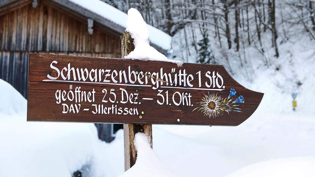 Wegweiser zur Schwarzenberghütte in den Allgäuer Alpen