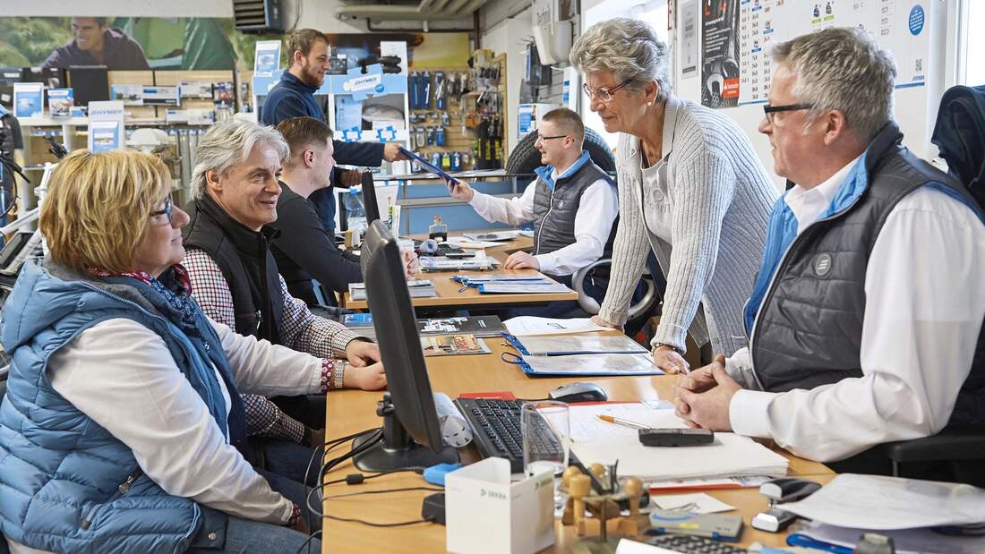 Werkstatt informiert über Reparaturkosten