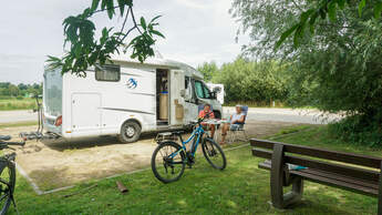 Wohnmobilstellplatz am Krandelbad - Familie Seitz