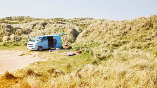 Yoga stretching before a surf, bulli, vanlife 