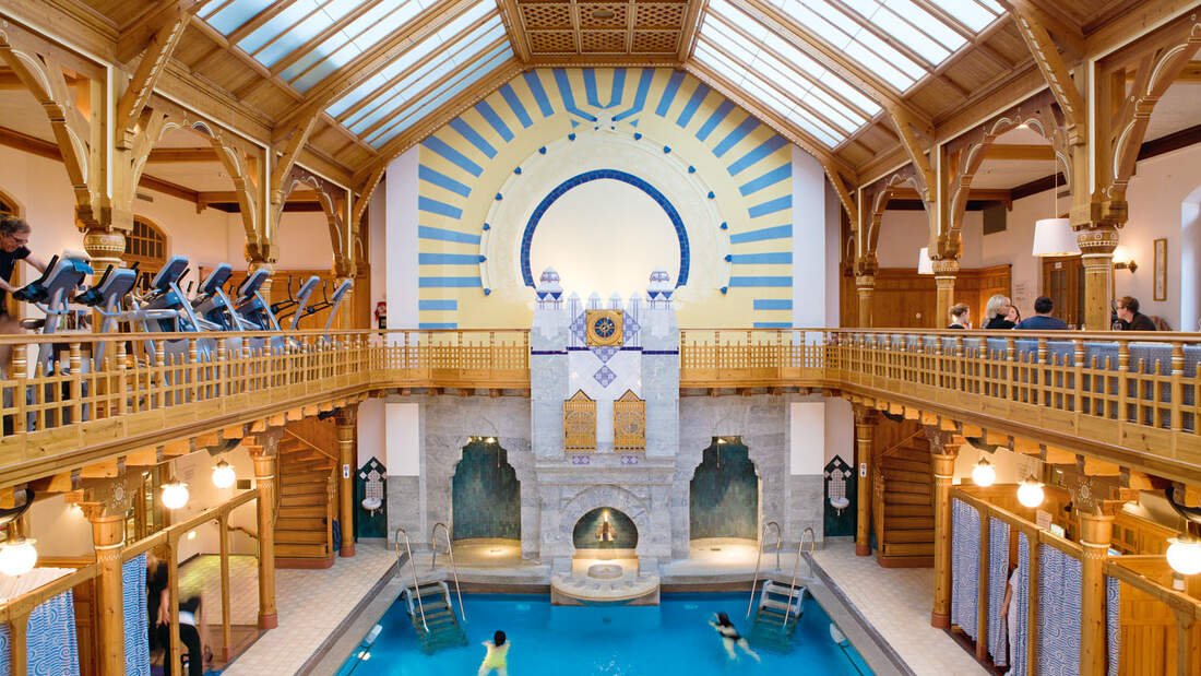 historisches Sturebadet Spa von 1889 inmitten der City.